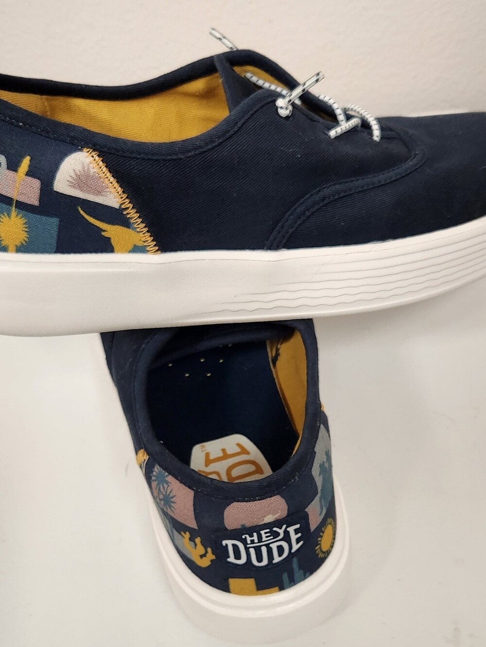 NWOT Hey Dude Men's sz 9, Ladies sz 11